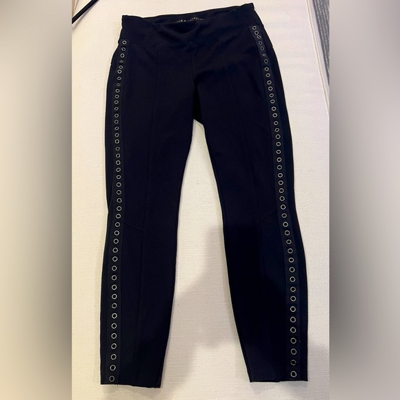 Rock & Republic Pull on Slimming pants Size Medium Preowned - Picture 1 of 5